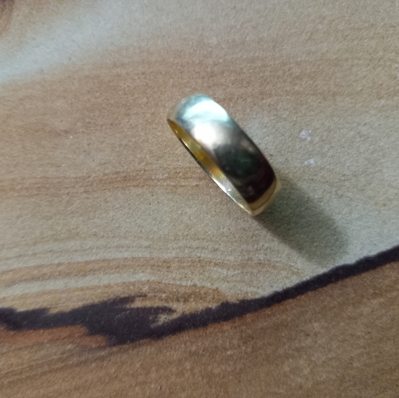 14kt Gold Wedding Band 5.25mm - Picture 7 of 11
